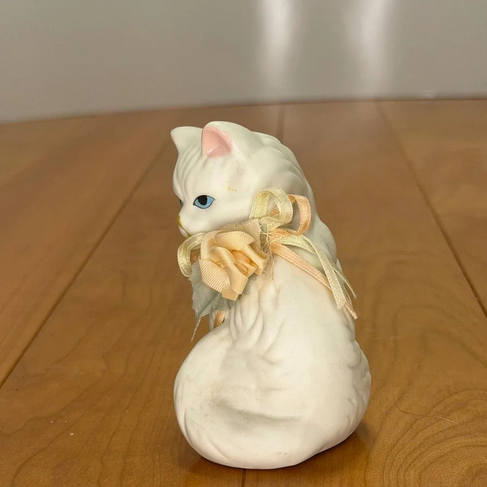 Vintage White Porcelain Cat Figurine Pair Matte Bisque Kittens with Roses Taiwan